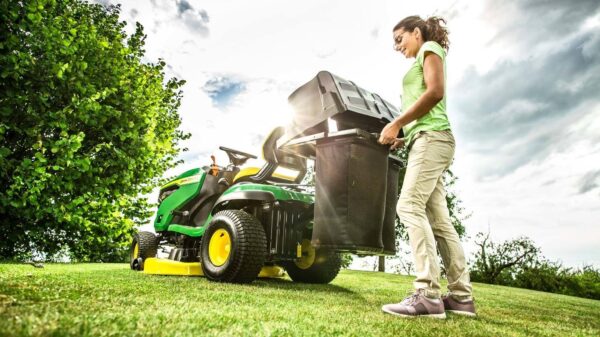 John Deere X127 Ride-on Lawn Mower | Torne Valley