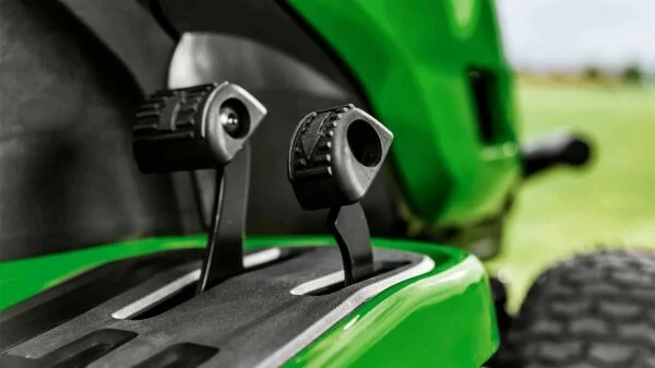John Deere X167R Ride-on Lawn Mower - Image 3