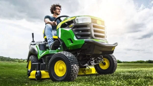 John Deere X167R Ride-on Lawn Mower | Torne Valley