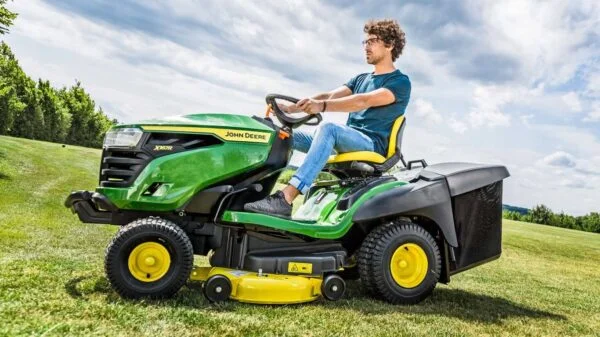 John Deere X167R Ride-on Lawn Mower - Image 6