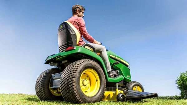 John Deere X590 Lawn Tractor - Image 5