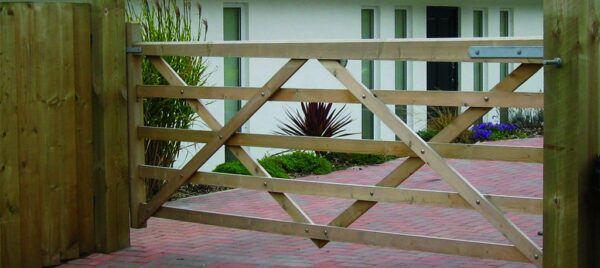 Wooden Gates Right hand 3ft - 14ft | Torne Valley