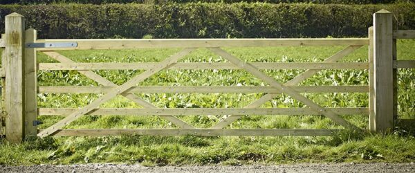 Wooden Gates Left hand 3ft - 14ft | Torne Valley