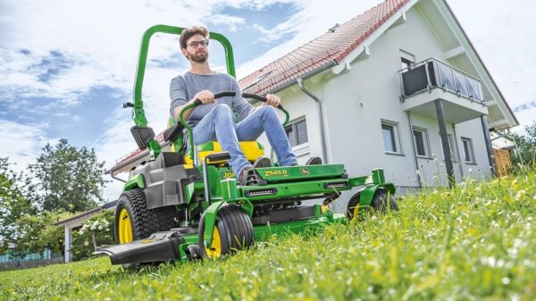 John Deere Z545R Zero Turn Mower