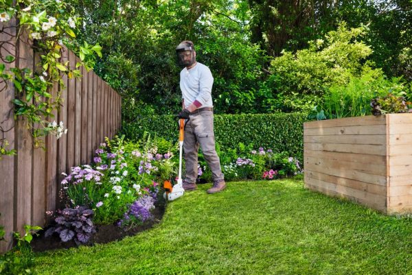 STIHL FSA 30 Cordless Grass Trimmer Kit