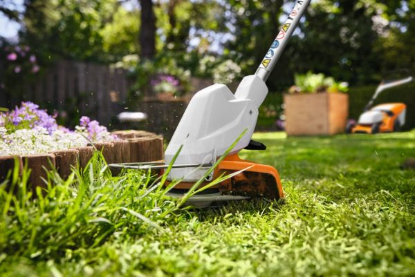 STIHL FSA 30 Cordless Grass Trimmer Kit